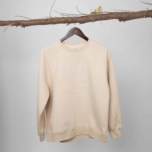 Beżowa bluza onesize bez kaptura z haftowanymi  "sanahowymi" znaczkami